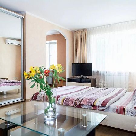 Apartment In Zaporozhye. Antica Zaporizhia ภายนอก รูปภาพ