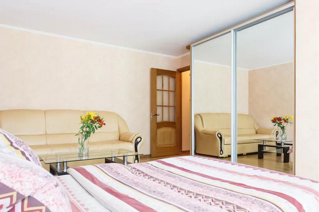 Apartment In Zaporozhye. Antica Zaporizhia ภายนอก รูปภาพ